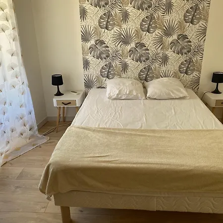 A La Campagne Daire Flavin